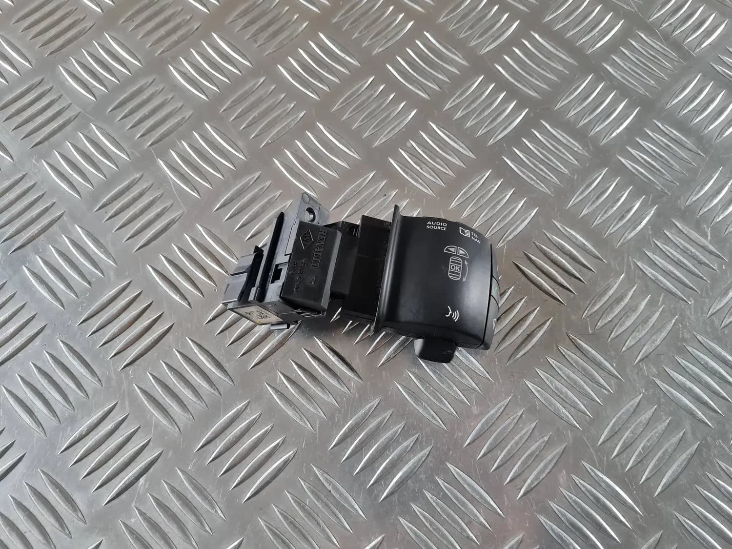 Interruptor multifuncional del volante RENAULT SCENIC III 2011 - foto 4