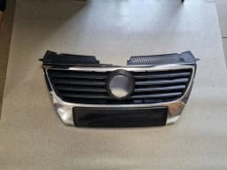 Gran rejilla superior del parachoques VW PASSAT 2007 UNIVERSAL SILVER