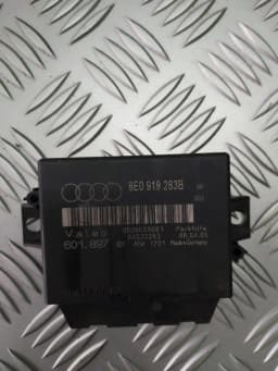 Unidad de control de los sensores de estacionamiento AUDI A4 2005