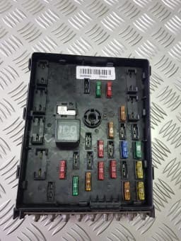 Caja de fusibles VW GOLF 5 2006