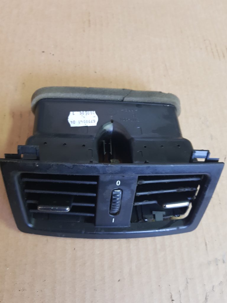 Centrālās konsoles gaisa vads priekš BMW 520D E60 2006 ENG. 1 Centrālās konsoles gaisa vads priekš BMW 520D E60 2006 ENG.