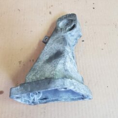 Dzinēja kronšteins priekš BMW 520D E60 2006 ENG.