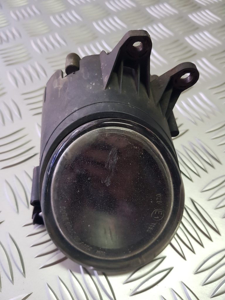 Miglas lukturis priekšā pa kreisi priekš AUDI A4 AVANT 2004 1 Miglas lukturis priekšā pa kreisi priekš AUDI A4 AVANT 2004