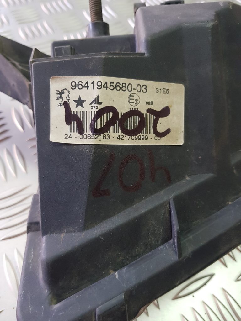 Miglas lukturis priekšā pa kreisi priekš PEUGEOT 407 2004 2 Miglas lukturis priekšā pa kreisi priekš PEUGEOT 407 2004