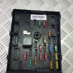 Drošinātāju bloks priekš VW GOLF 5 2006