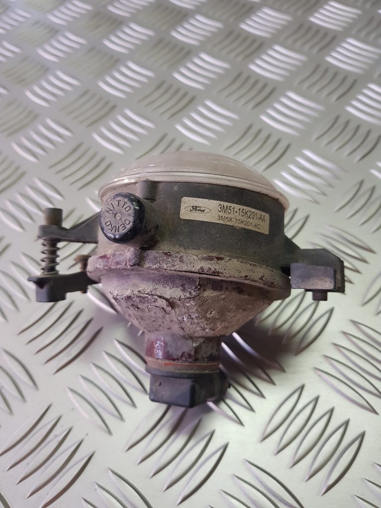 Miglas lukturis priekšā labajā pusē priekš FORD FOCUS 2006 2 Miglas lukturis priekšā labajā pusē priekš FORD FOCUS 2006