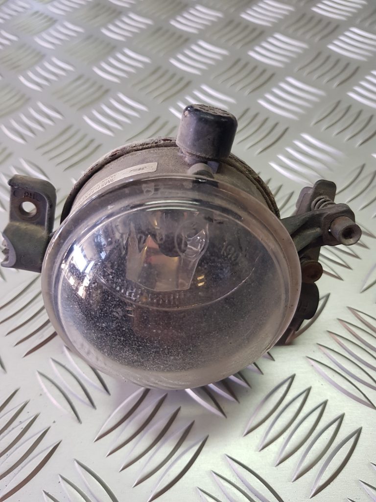 Miglas lukturis priekšā labajā pusē priekš FORD FOCUS 2006 1 Miglas lukturis priekšā labajā pusē priekš FORD FOCUS 2006