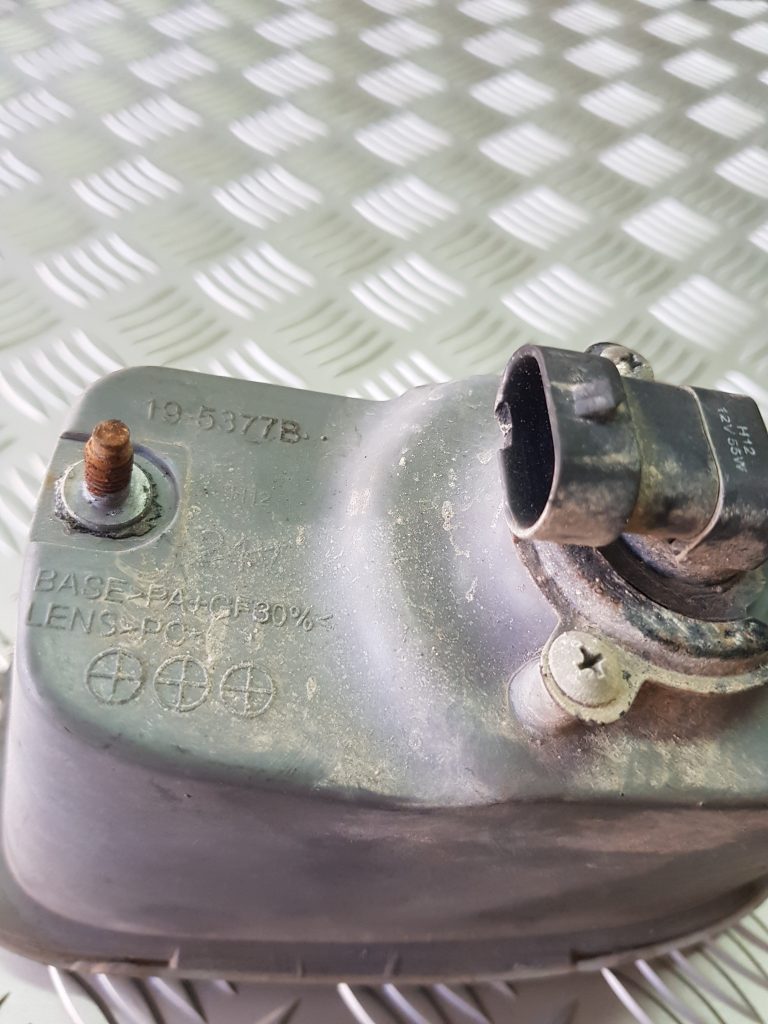 Miglas lukturis priekšā labajā pusē priekš JEEP GRAND CHEROKEE 2004 2 Miglas lukturis priekšā labajā pusē priekš JEEP GRAND CHEROKEE 2004