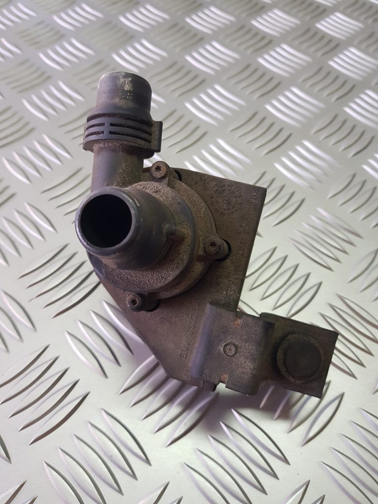 Papildus elektriskais ūdens sūknis priekš BMW 520D E60 2006 ENG.