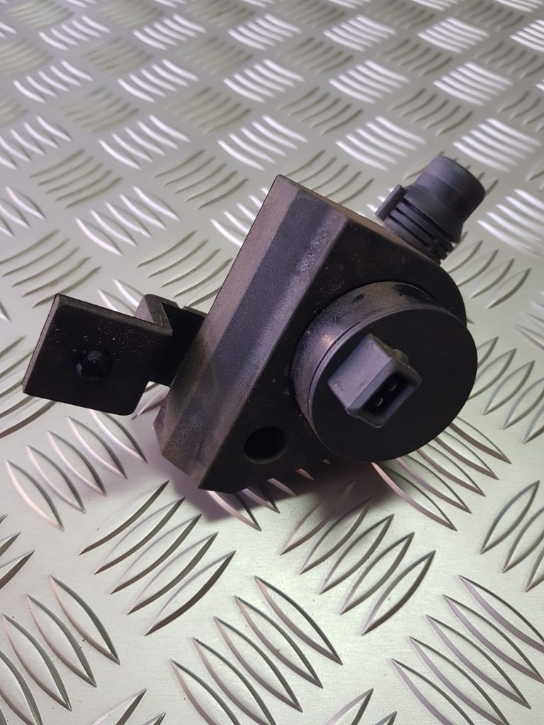 Papildus elektriskais ūdens sūknis priekš BMW 520D E60 2006 ENG.