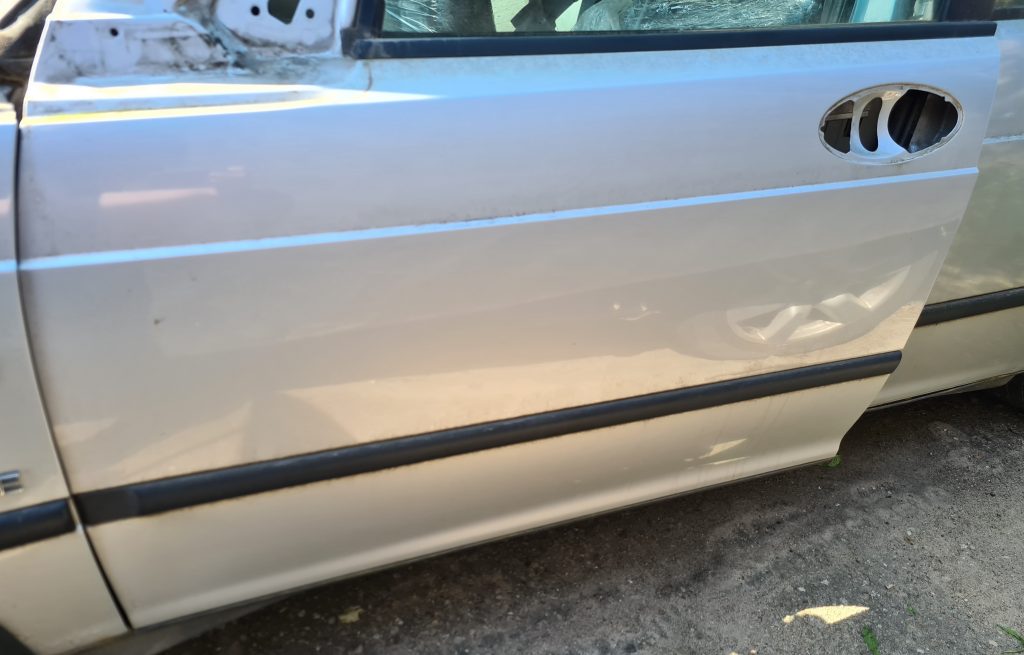 Priekšējās kreisās durvis priekš SAAB 9-5 1999 1 Priekšējās kreisās durvis priekš SAAB 9-5 1999