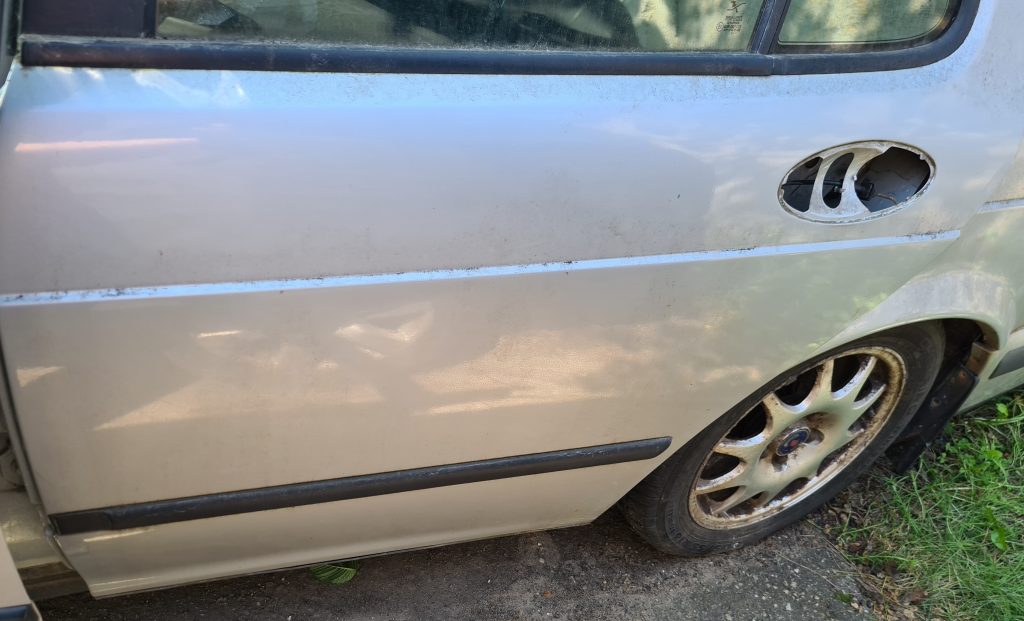 Aizmugurējās kreisās durvis priekš SAAB 9-5 1999 1 Aizmugurējās kreisās durvis priekš SAAB 9-5 1999