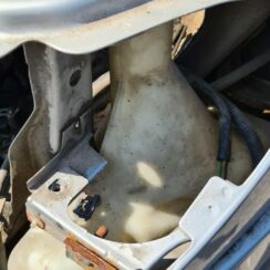 Mazgātāja šķidruma tvertne priekš SAAB 9-5 1999