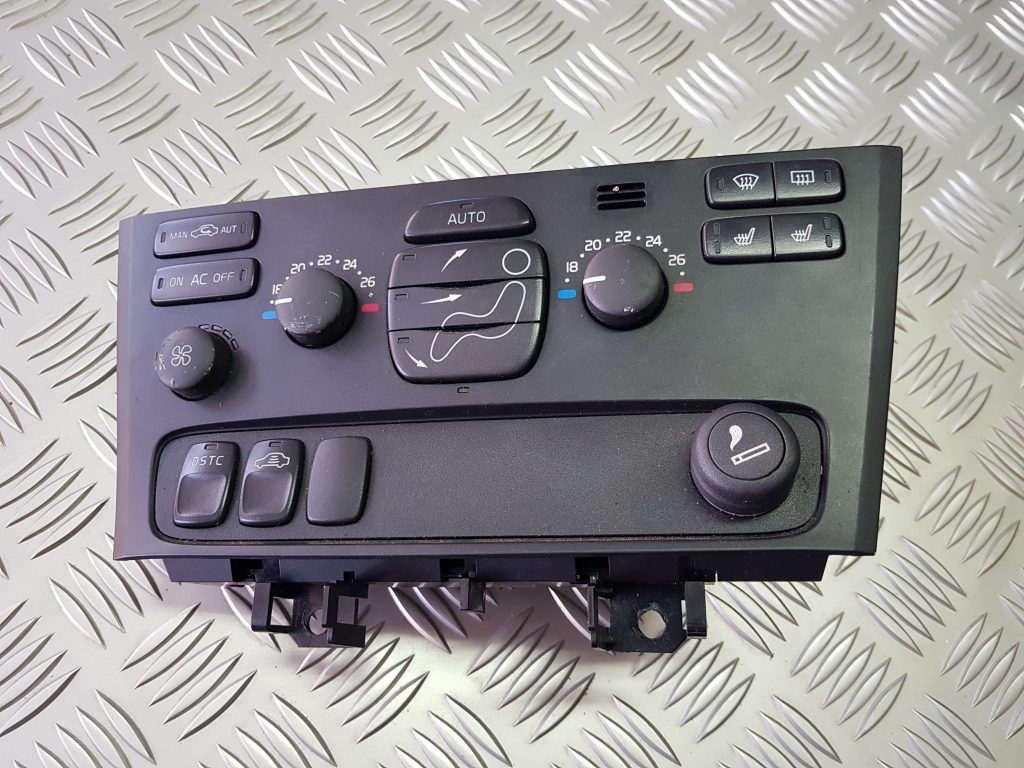 Klimata kontroles bloks priekš VOLVO XC70 2004 1 Klimata kontroles bloks priekš VOLVO XC70 2004