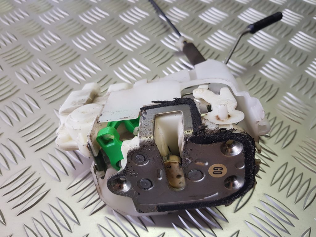 Aizmugurējo labo durvju slēdzene priekš HONDA ACCORD 2007 YR565P