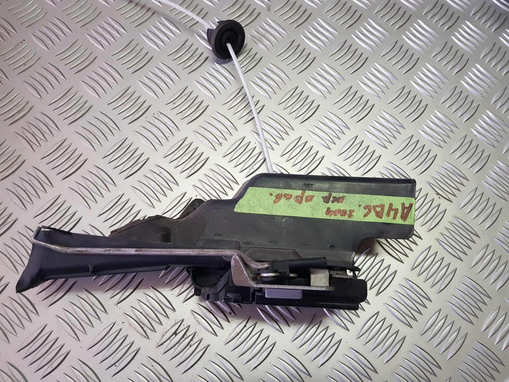 Priekšējo labo durvju slēdzene priekš AUDI A4 AVANT 2004