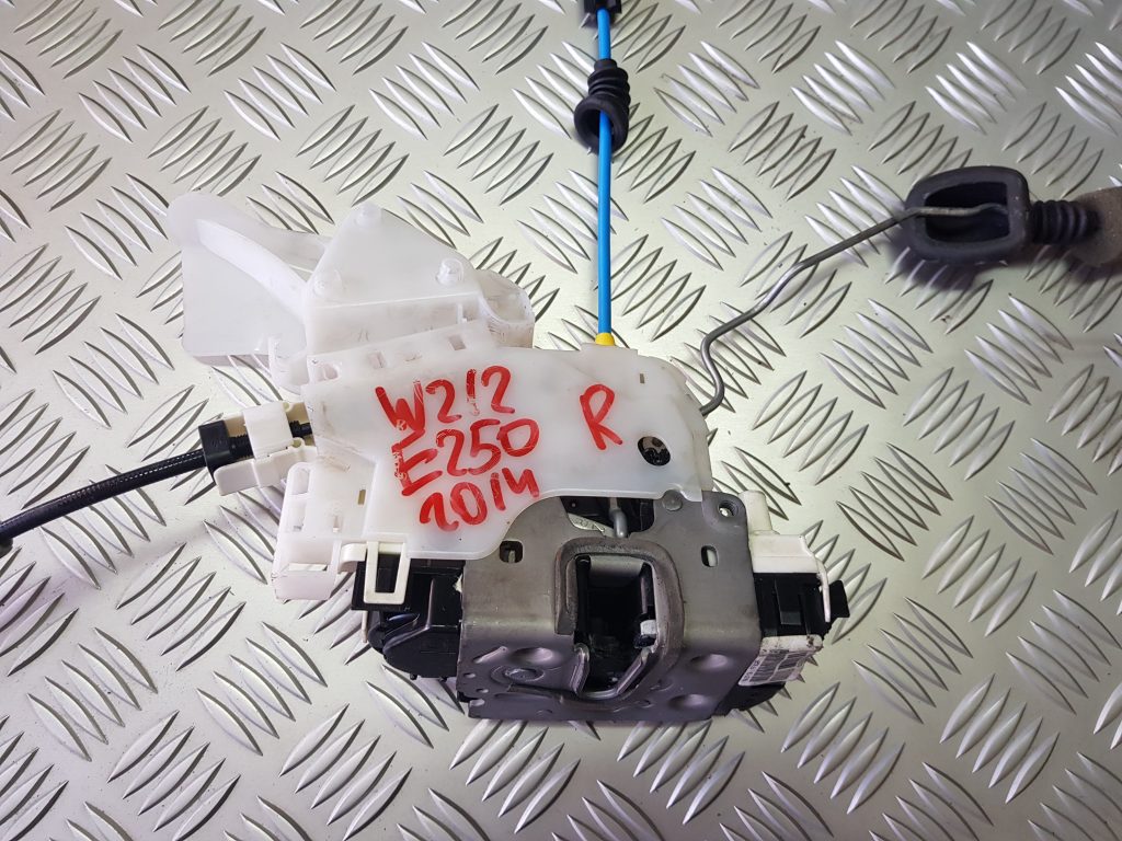 Priekšējo labo durvju slēdzene priekš MERCEDES BENZ E250 W212 2014 2 Priekšējo labo durvju slēdzene priekš MERCEDES BENZ E250 W212 2014