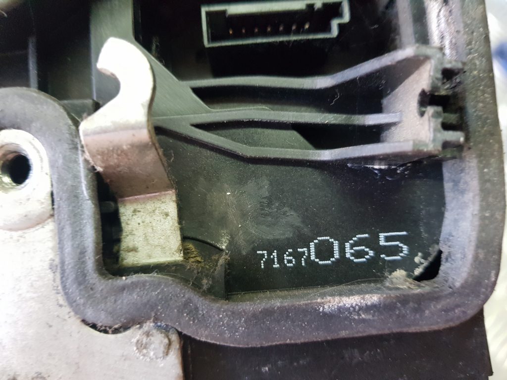 Priekšējo kreiso durvju slēdzene priekš BMW 525 E60 2006 BLACK 3 Priekšējo kreiso durvju slēdzene priekš BMW 525 E60 2006 BLACK