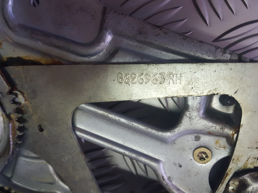 Stikla pacelšanas mehānisms priekšējais labais priekš VOLVO V70 2002 SILVER 3 Stikla pacelšanas mehānisms priekšējais labais priekš VOLVO V70 2002 SILVER