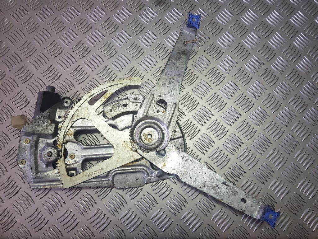 Stikla pacelšanas mehānisms priekšējais labais priekš VOLVO V70 2002 SILVER 1 Stikla pacelšanas mehānisms priekšējais labais priekš VOLVO V70 2002 SILVER