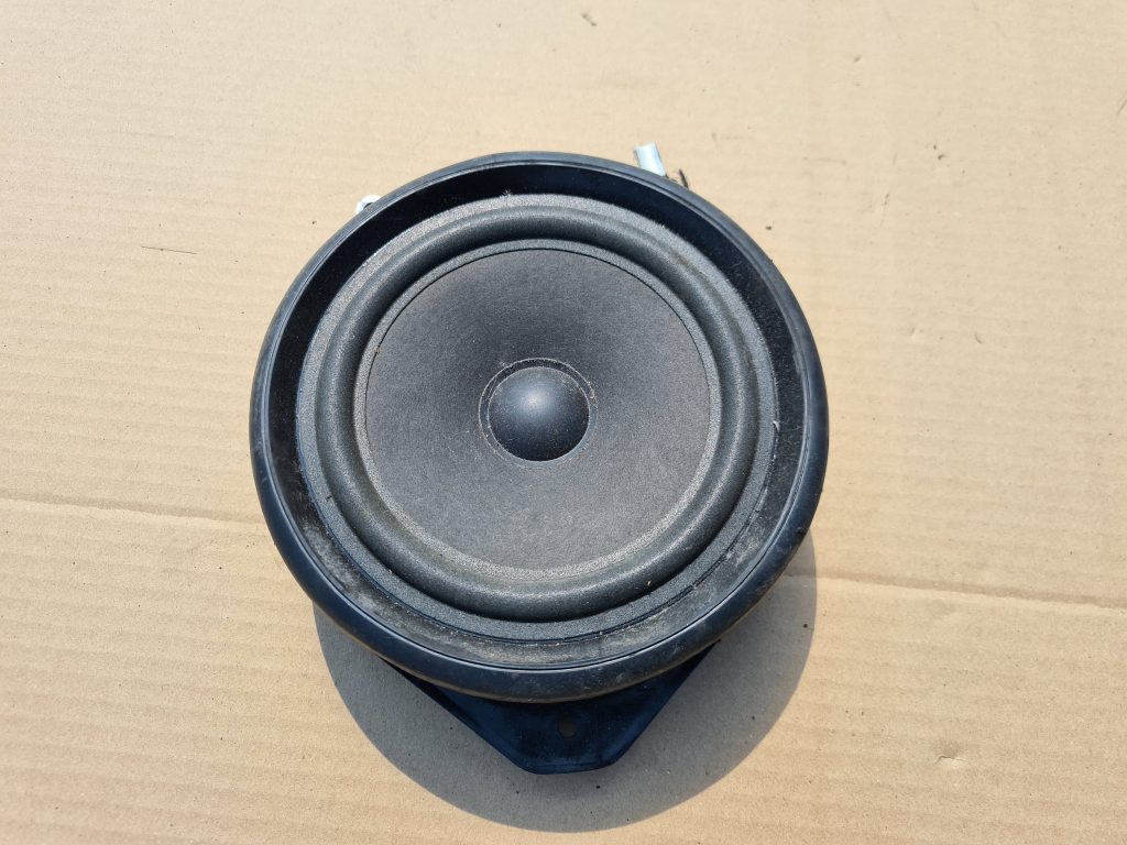 Durvju skaļrunis, apakšā priekš AUDI A4 AVANT 2004 1 Durvju skaļrunis, apakšā priekš AUDI A4 AVANT 2004