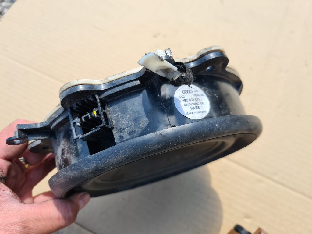 Durvju skaļrunis, apakšā priekš AUDI A4 AVANT 2004 2 Durvju skaļrunis, apakšā priekš AUDI A4 AVANT 2004