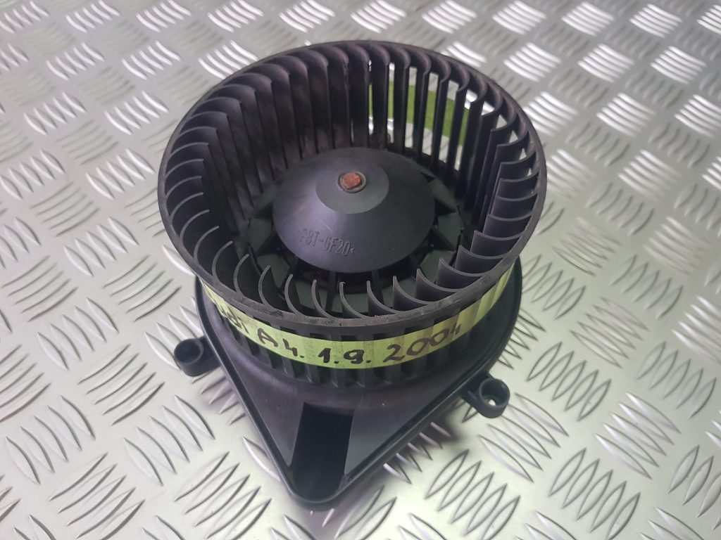 Salona ventilators priekš AUDI A4 2004 1 Salona ventilators priekš AUDI A4 2004