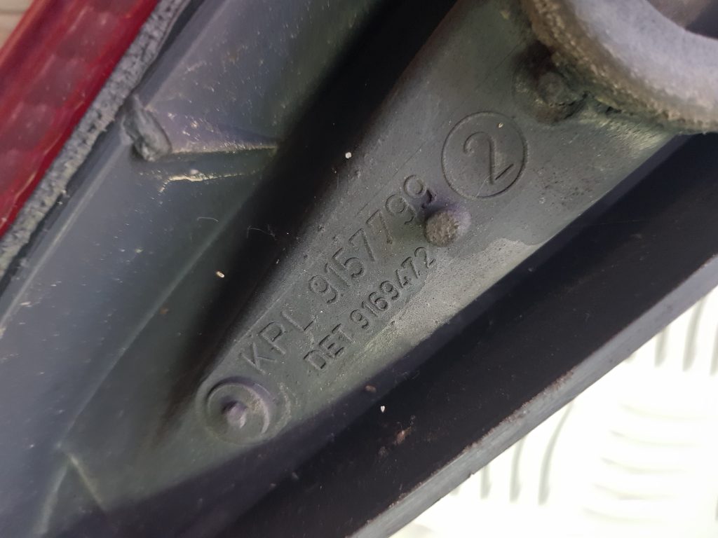 Aizmugurējais kreisais lukturis priekš VOLVO V70 1997 3 Aizmugurējais kreisais lukturis priekš VOLVO V70 1997