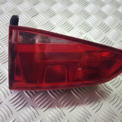 Bagāžnieka vāka labais lukturis priekš VW GOLF 2014