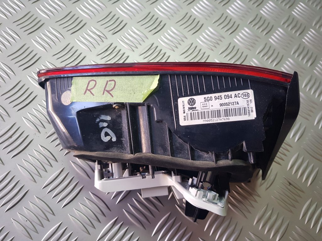 Bagāžnieka vāka labais lukturis priekš VW GOLF 2014 2 Bagāžnieka vāka labais lukturis priekš VW GOLF 2014