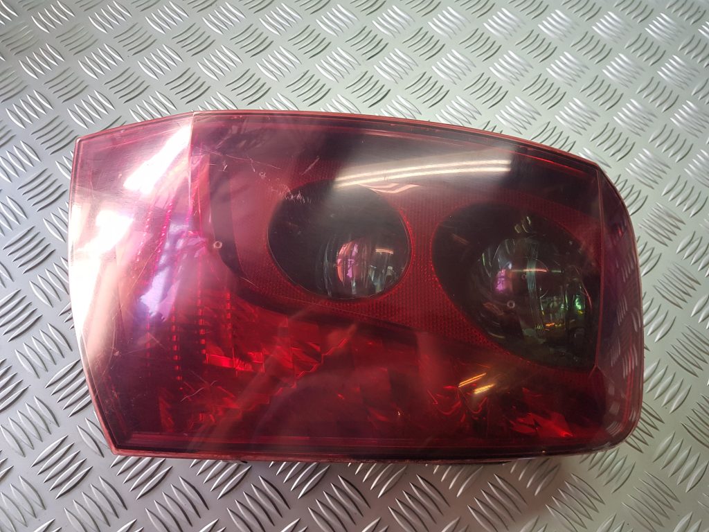 Aizmugurējais kreisais lukturis priekš PEUGEOT 407 2004