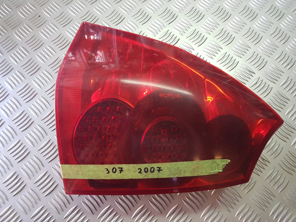 Aizmugurējais kreisais lukturis priekš PEUGEOT 307 2007 2 Aizmugurējais kreisais lukturis priekš PEUGEOT 307 2007