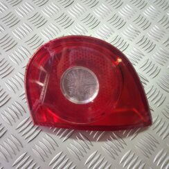 Bagāžnieka vāka labais lukturis priekš VW GOLF 5 2006