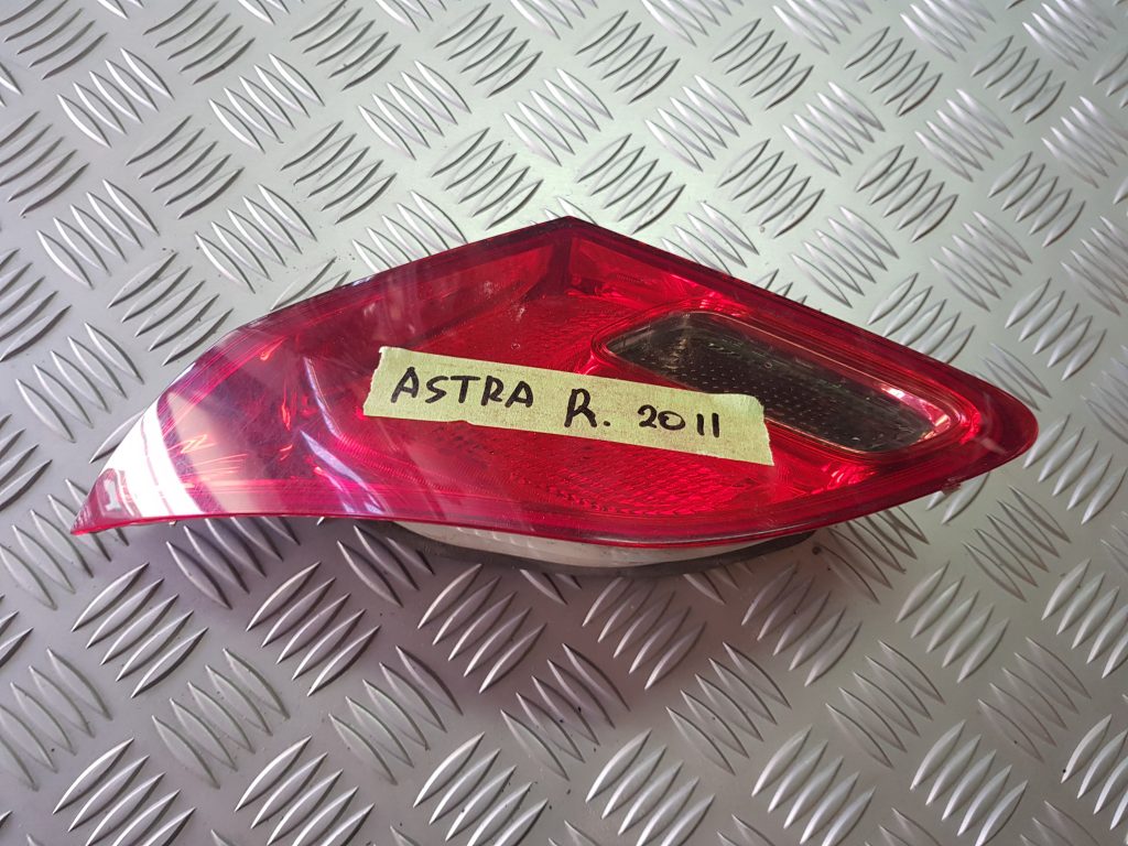 Bagāžnieka vāka labais lukturis priekš OPEL ASTRA J 2011 1 Bagāžnieka vāka labais lukturis priekš OPEL ASTRA J 2011