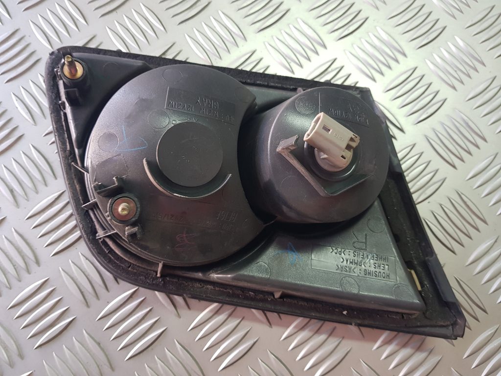 Bagāžnieka vāka labais lukturis priekš MAZDA 6 2006 2 Bagāžnieka vāka labais lukturis priekš MAZDA 6 2006