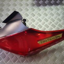 Aizmugurējais labais lukturis priekš FORD FOCUS 2016