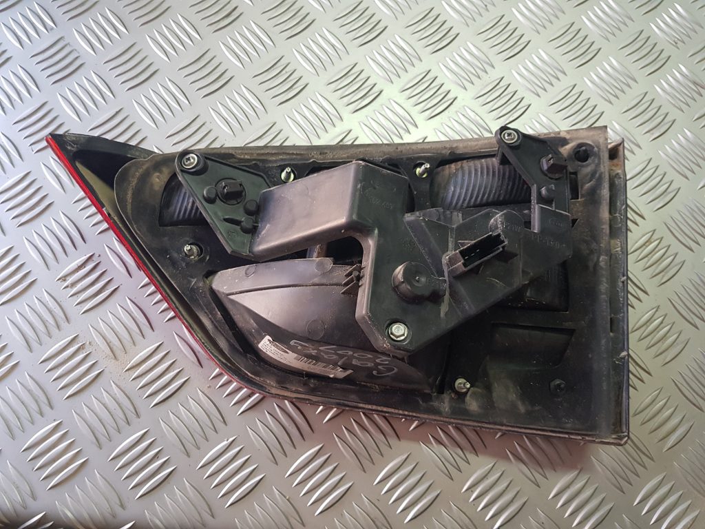 Bagāžnieka vāka kreisais lukturis priekš FORD GALAXY 2007 2 Bagāžnieka vāka kreisais lukturis priekš FORD GALAXY 2007