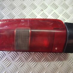 Aizmugurējais labais lukturis priekš VOLVO V70 1997