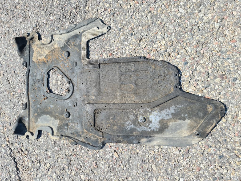 Dzinēja aizsargs priekš BMW 525D E61 2007 TOURING BLACK 3 Dzinēja aizsargs priekš BMW 525D E61 2007 TOURING BLACK