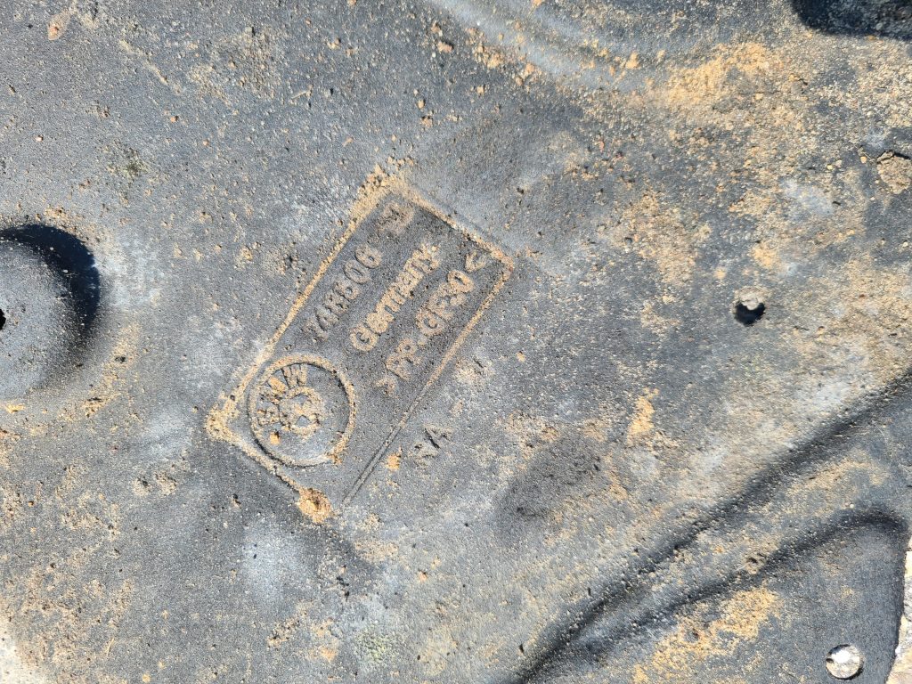 Dzinēja aizsargs priekš BMW 525D E61 2007 TOURING BLACK 2 Dzinēja aizsargs priekš BMW 525D E61 2007 TOURING BLACK