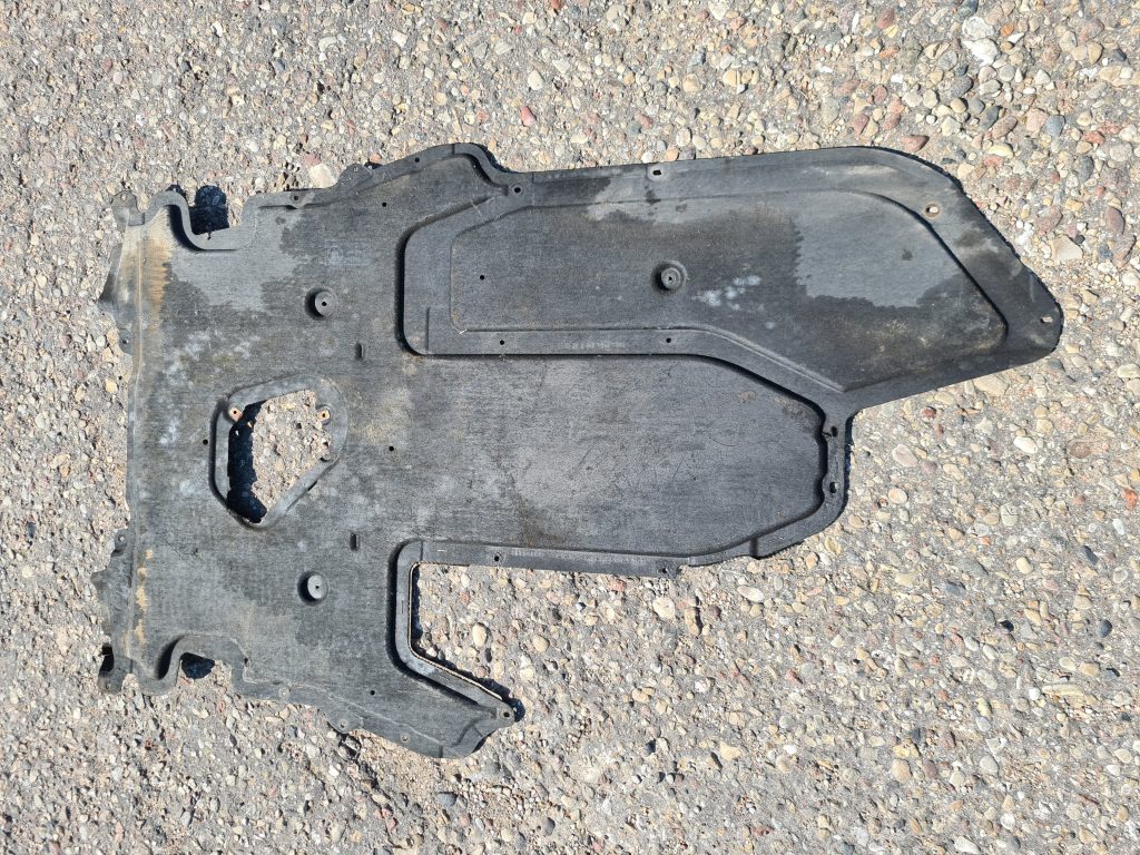 Dzinēja aizsargs priekš BMW 525D E61 2007 TOURING BLACK 1 Dzinēja aizsargs priekš BMW 525D E61 2007 TOURING BLACK