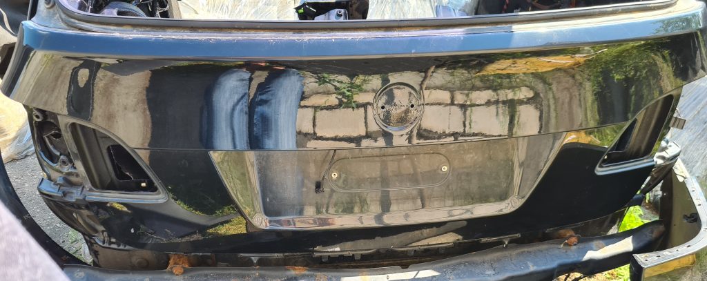 Bagāžnieka vāks priekš BMW 525D E61 2007 TOURING BLACK 1 Bagāžnieka vāks priekš BMW 525D E61 2007 TOURING BLACK