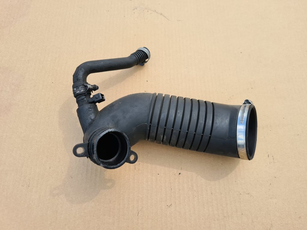 Interkulera caurule priekš VW PASSAT 2000 BLUE 1 Interkulera caurule priekš VW PASSAT 2000 BLUE