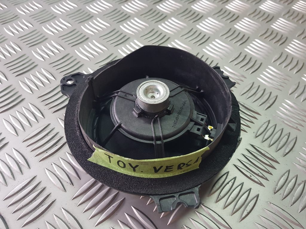 Durvju skaļrunis, apakšā priekš TOYOTA VERSO 2012