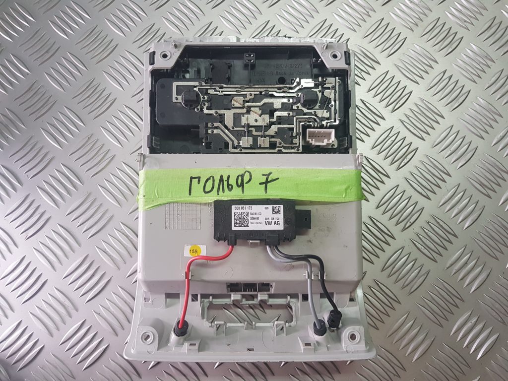 Salona apgaismojuma panelis priekš VW GOLF 2014 2 Salona apgaismojuma panelis priekš VW GOLF 2014