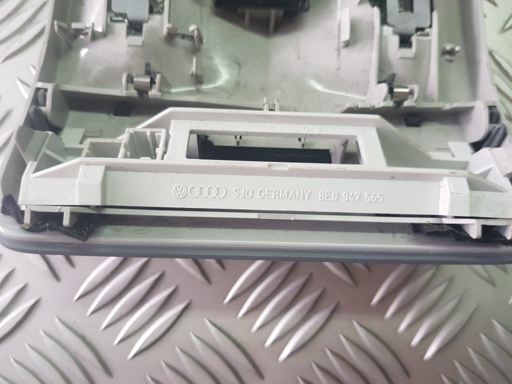 Salona apgaismojuma panelis priekš AUDI A4 AVANT 2004