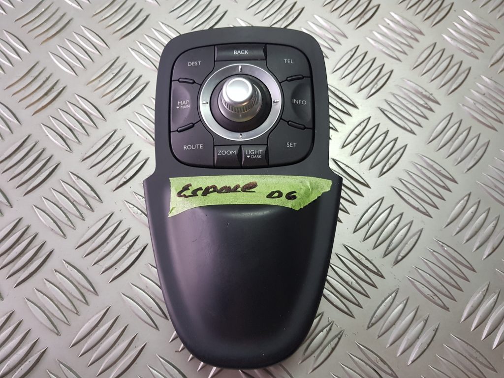 Multimēdijas vadības bloks priekš RENAULT ESPACE IV 2006 1 Multimēdijas vadības bloks priekš RENAULT ESPACE IV 2006