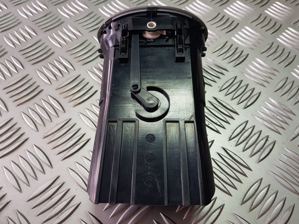 Mērinstrumentu paneļa gaisa vads, pa kreisi priekš FORD FOCUS 2006 2 Mērinstrumentu paneļa gaisa vads, pa kreisi priekš FORD FOCUS 2006