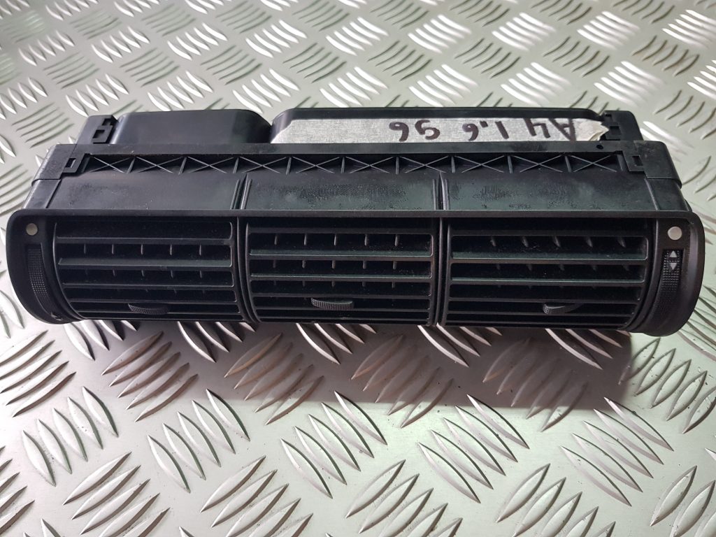 Mērinstrumentu paneļa gaisa vads, centrā priekš AUDI A4 1996 1 Mērinstrumentu paneļa gaisa vads, centrā priekš AUDI A4 1996