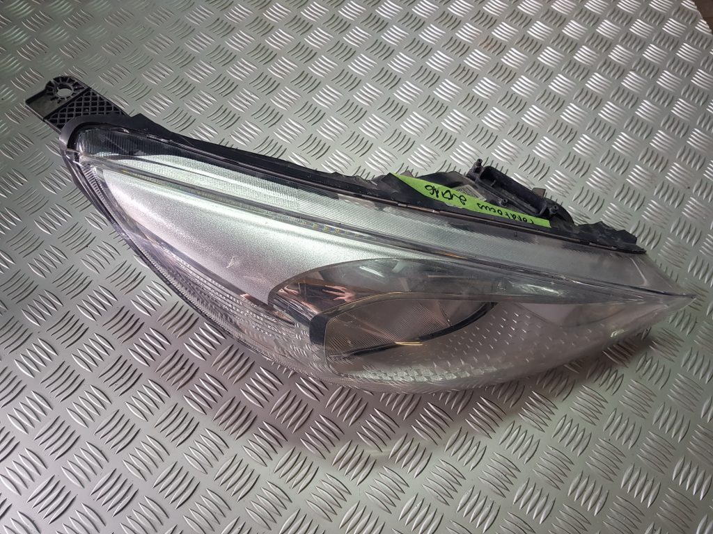 Priekšējais labais lukturis priekš FORD FOCUS 2016 1 Priekšējais labais lukturis priekš FORD FOCUS 2016